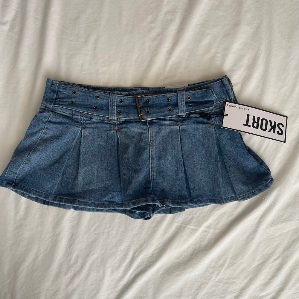 Y2K Micro Skort Pleated with with Belt - size L